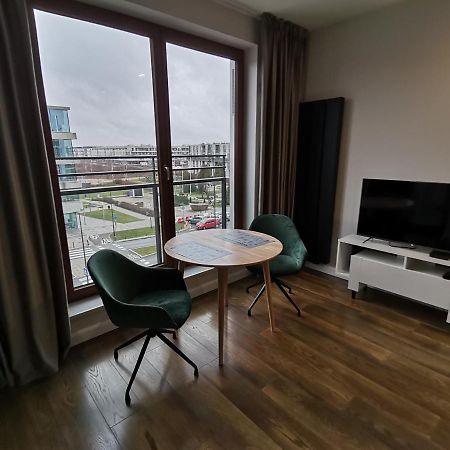Nowoczesny Apartament Z Widokiem Apartman Varsó Kültér fotó