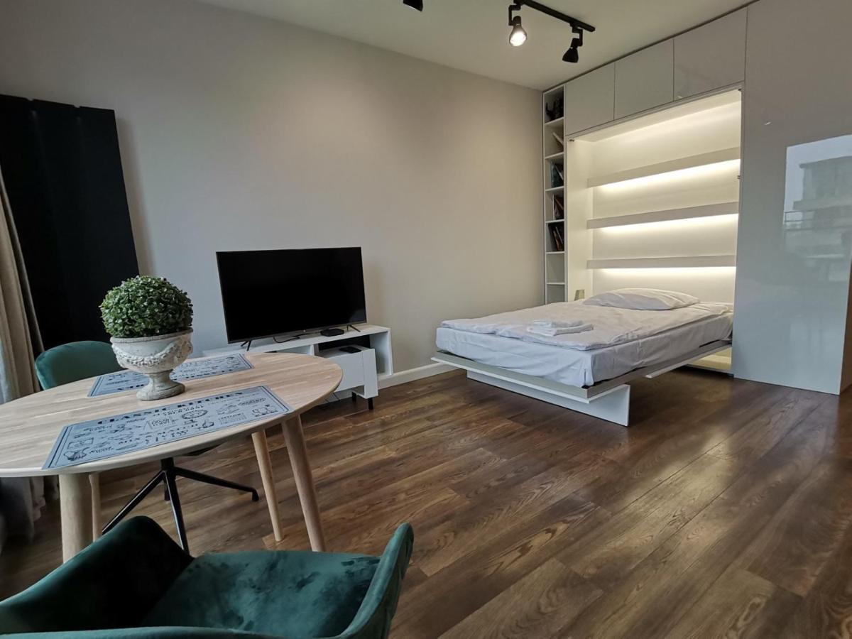 Nowoczesny Apartament Z Widokiem Apartman Varsó Kültér fotó