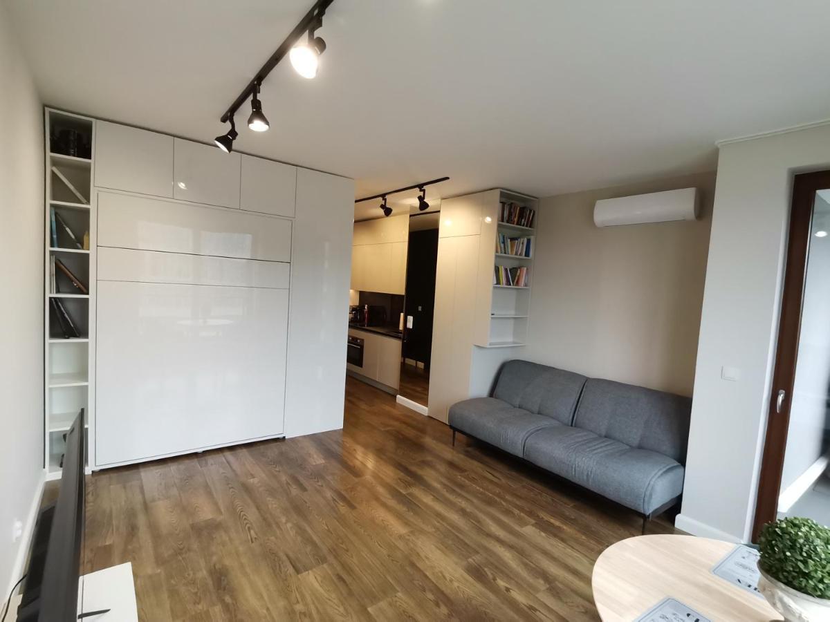 Nowoczesny Apartament Z Widokiem Apartman Varsó Kültér fotó