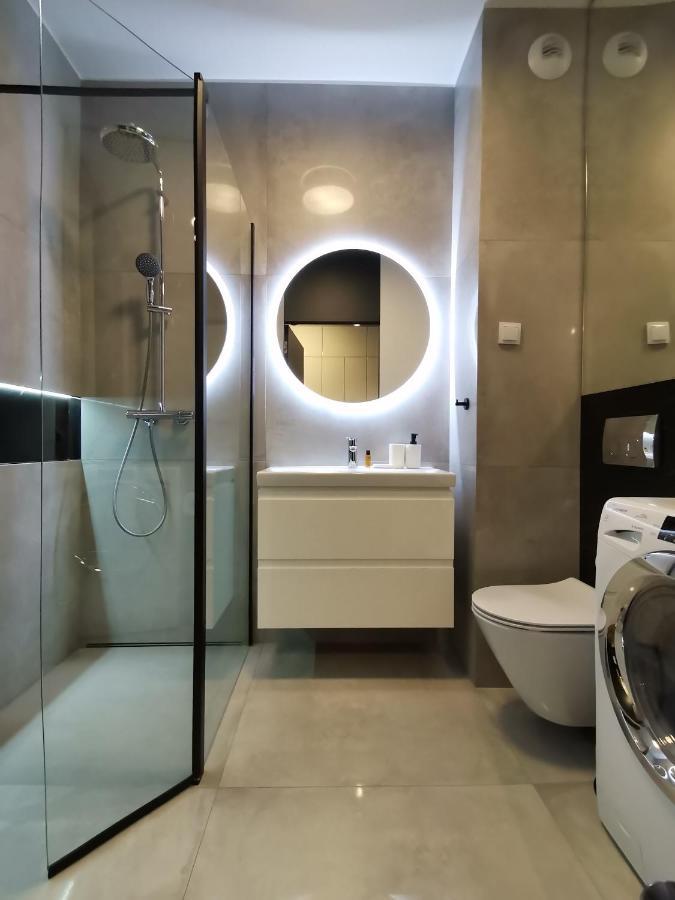 Nowoczesny Apartament Z Widokiem Apartman Varsó Kültér fotó