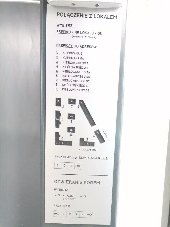 Nowoczesny Apartament Z Widokiem Apartman Varsó Kültér fotó
