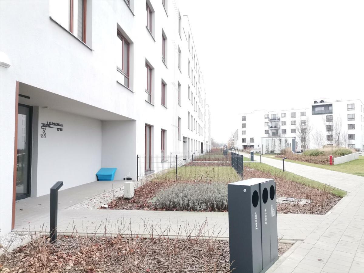 Nowoczesny Apartament Z Widokiem Apartman Varsó Kültér fotó