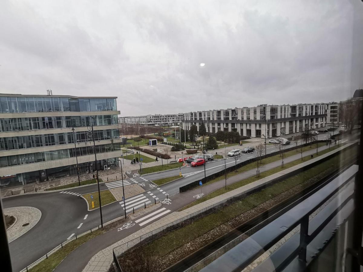 Nowoczesny Apartament Z Widokiem Apartman Varsó Kültér fotó