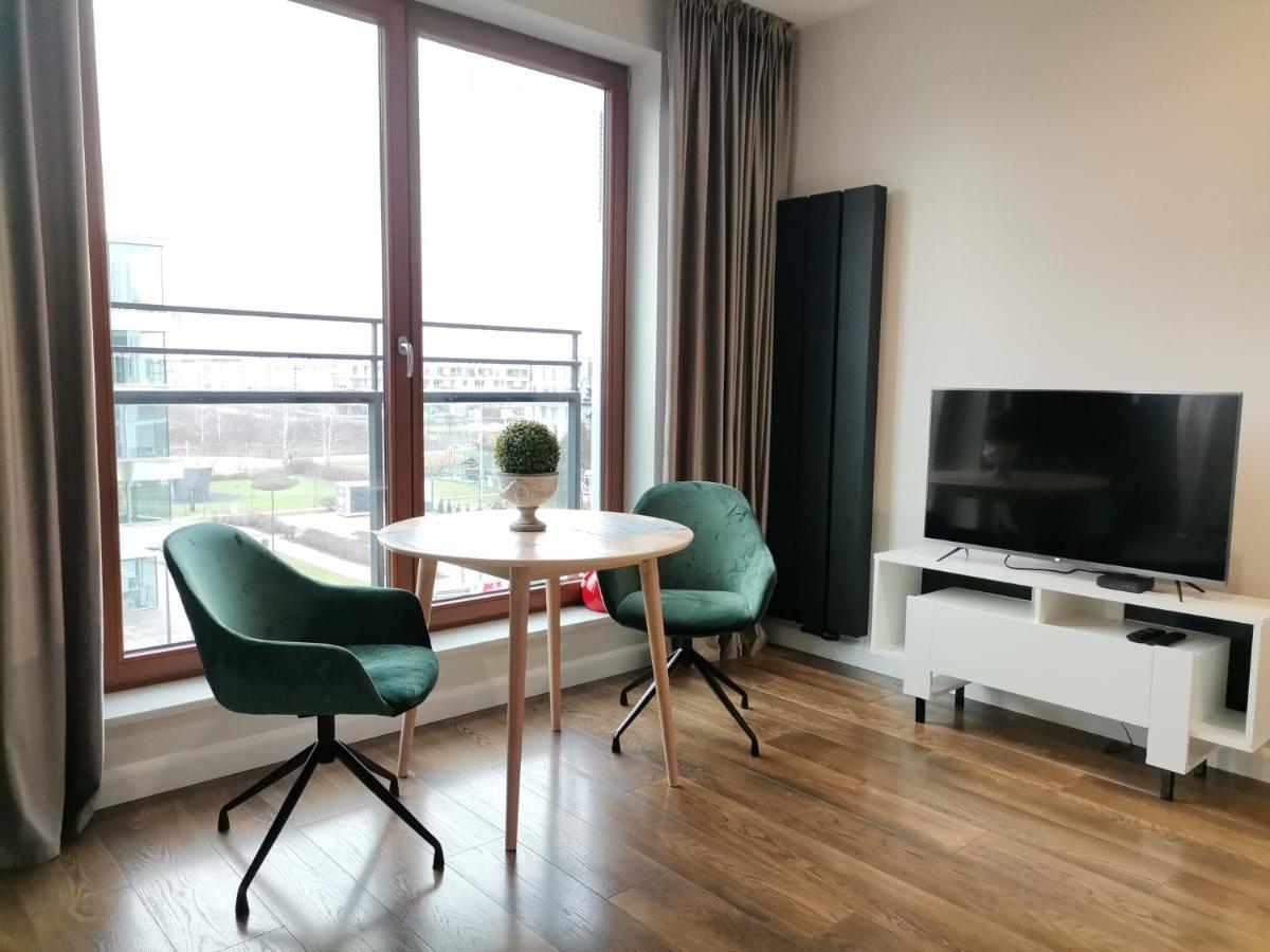 Nowoczesny Apartament Z Widokiem Apartman Varsó Kültér fotó