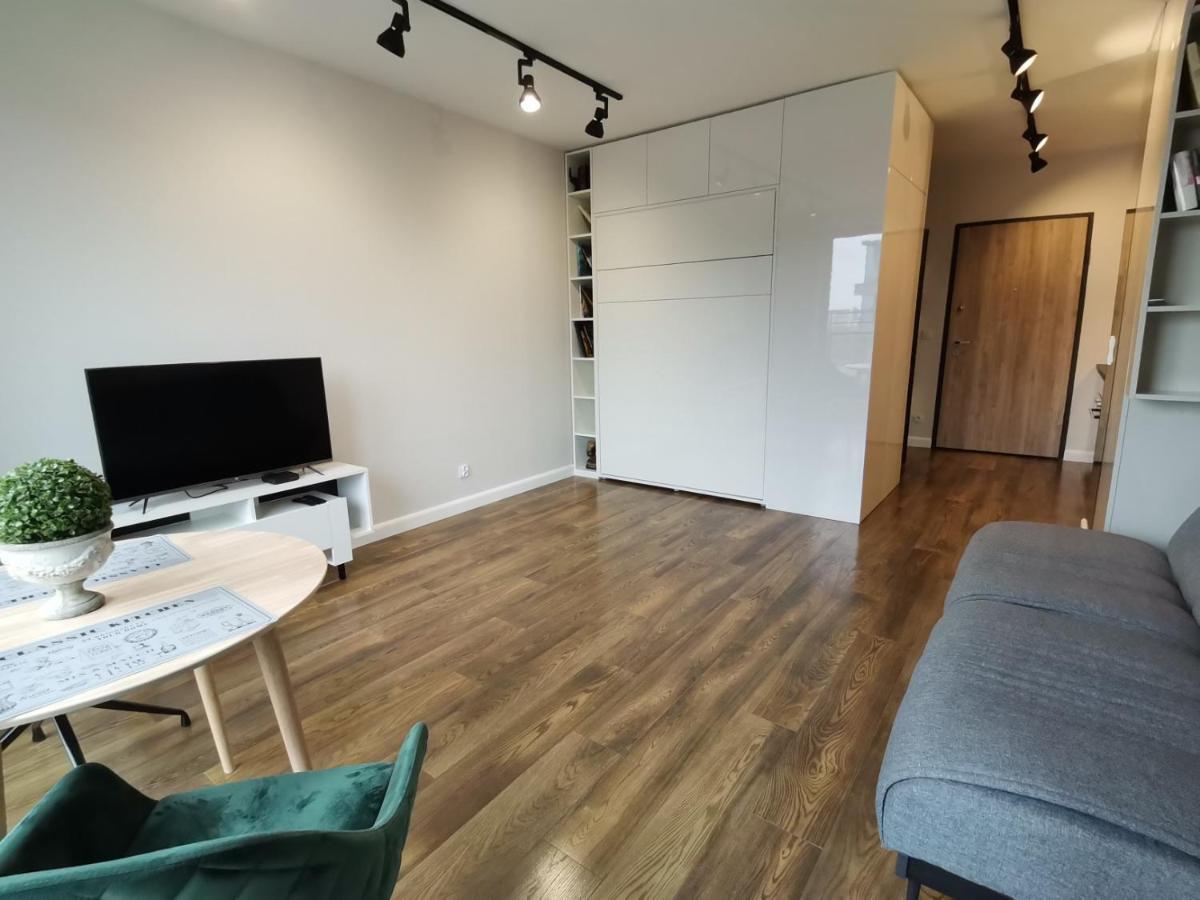 Nowoczesny Apartament Z Widokiem Apartman Varsó Kültér fotó