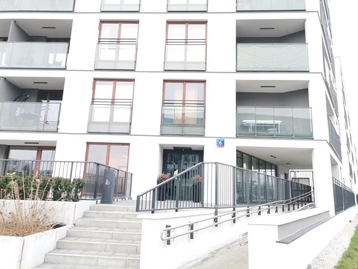 Nowoczesny Apartament Z Widokiem Apartman Varsó Kültér fotó