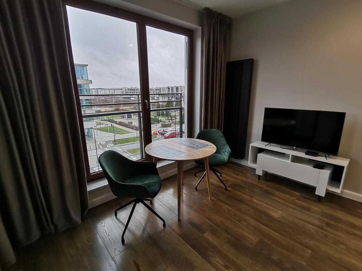 Nowoczesny Apartament Z Widokiem Apartman Varsó Kültér fotó